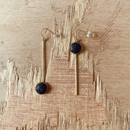 B. O. asymétriques cabochon CZ bleu foncé