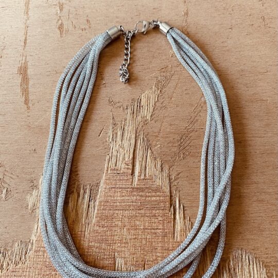 Collier multi rangs résille