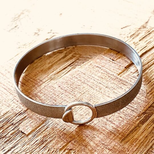 Bracelet acier rigide sablé
