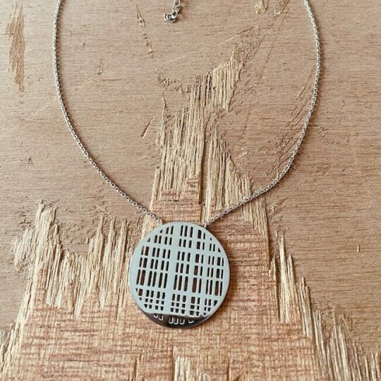 Collier pendentif cercle lisse filigrane en acier