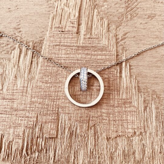 Collier émail blanc et bleu