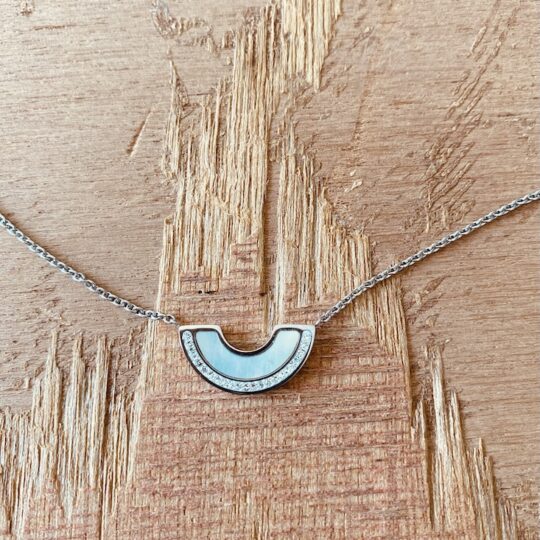 Collier demi cercle nacre