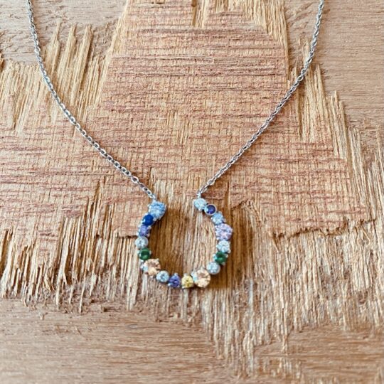 Collier petit rond ouvert pierres multicolores