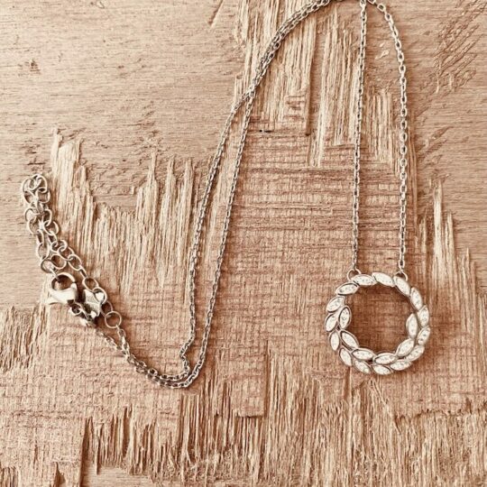 Collier couronne cristal