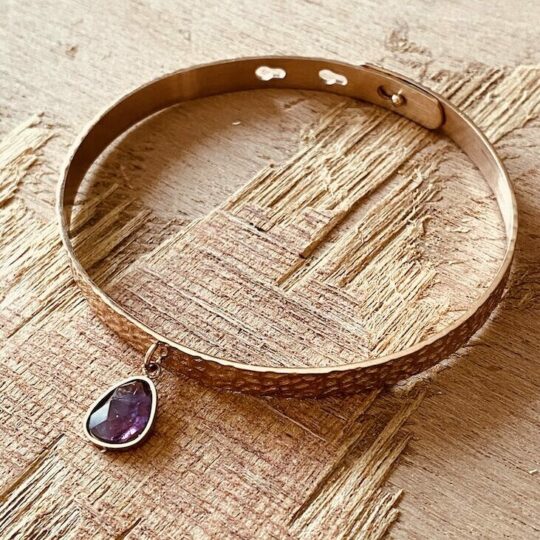 Bracelet jonc martelé pierre
