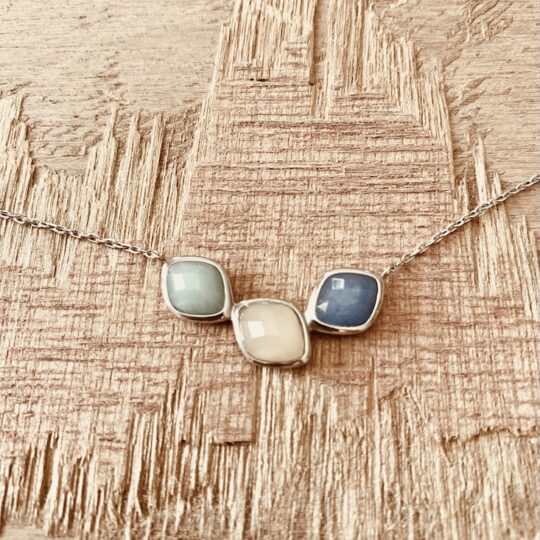 Collier 3 pierres semi précieuses