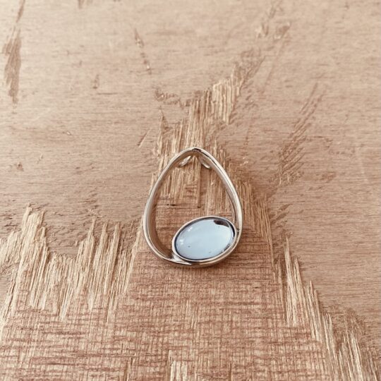 Pendentif goutte pierre