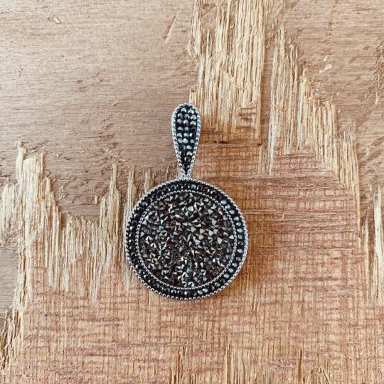 Pendentif rond cristaux noirs