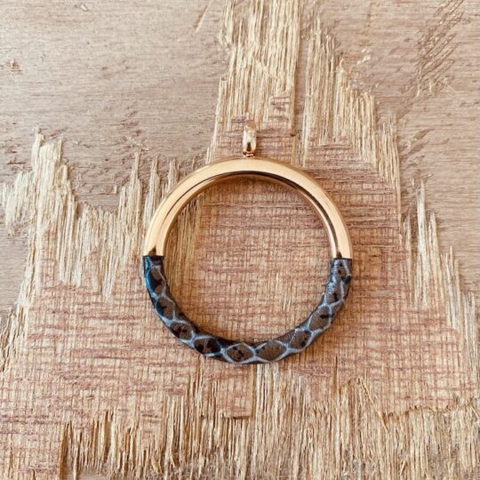Pendentif rond en cuir