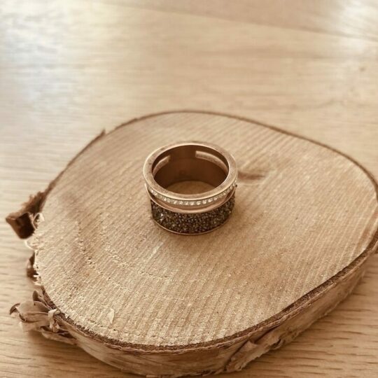 Bague pavée de cristaux