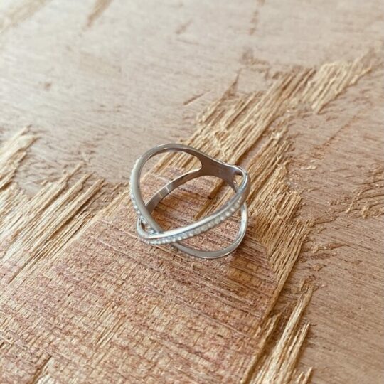 Bague croisée en strass