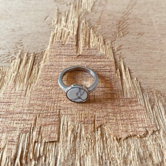 Bague cercle pierre blanche