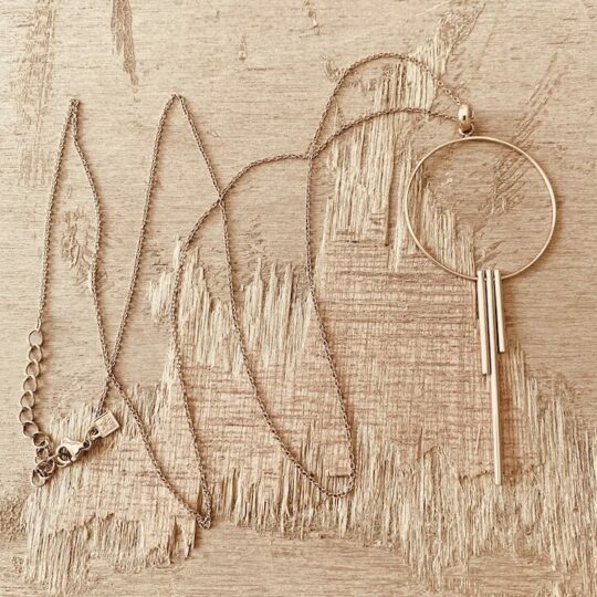 Sautoir pendentif cercle avec 3 petites barres
