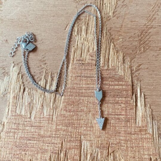 Collier en argent "Flèche" avec des strass