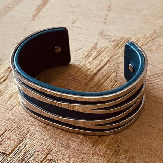 Bracelet manchette rigide cuir bleu