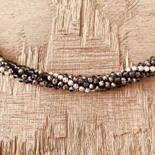 Collier plaqué rhodié perles argentées et bleues