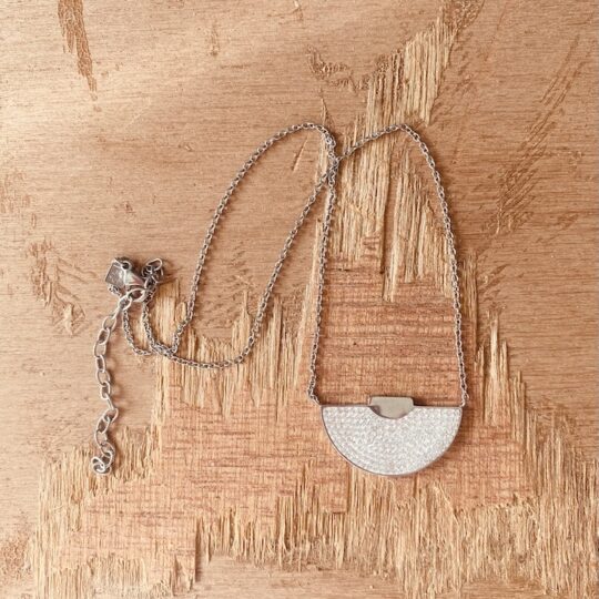 Collier demi-lune strass
