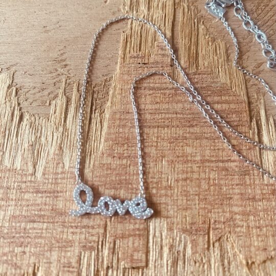 Collier en argent rhodié "Love" et strass