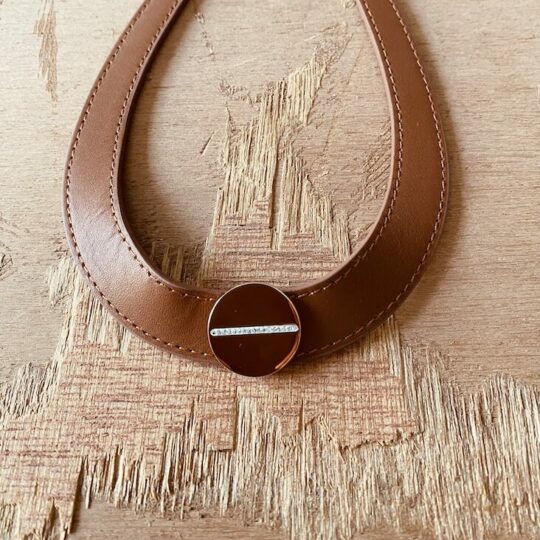 Collier cuir cognac cercle orné de strass