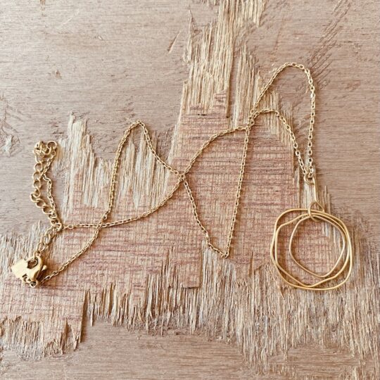 Collier pendentif 3 cercles de forme géométrique