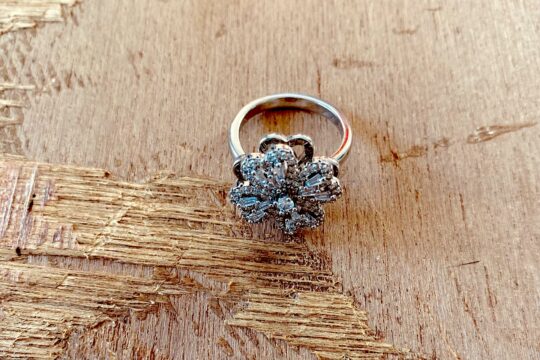 Bague spinner strass trèfle