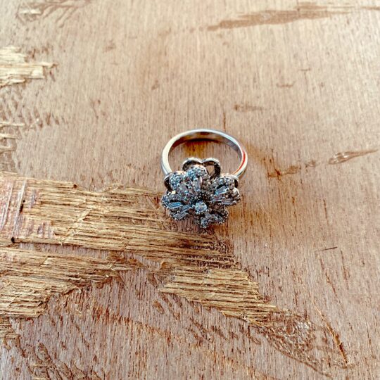 Bague spinner strass trèfle