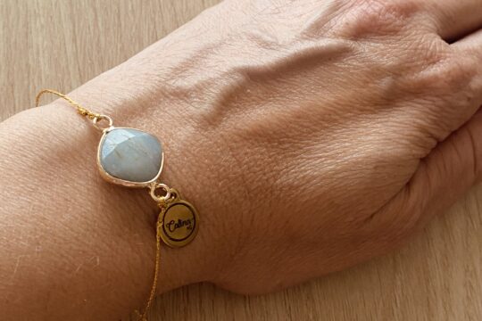 Bracelet en fil doré pierre amazonite